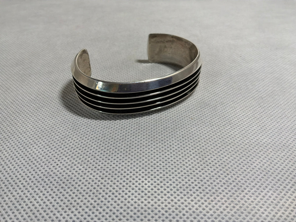 アクセサリー TOM HAWK STERLING Tom Hawk Cuff Bracelet 4 Channel – Native Feather LLC