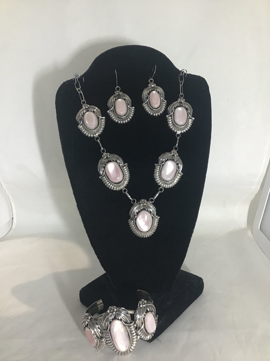 Muscle Shell Decorations Pink Muscle Shell Necklace Set – Native Feather LLC