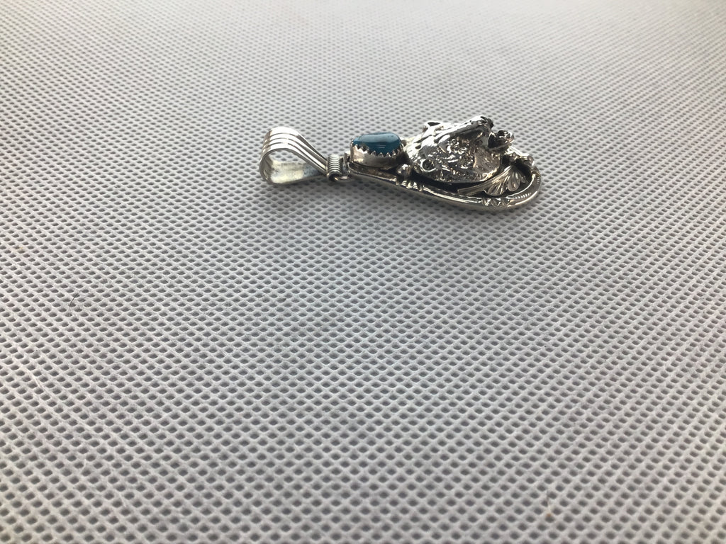 Side view bear pendant 
